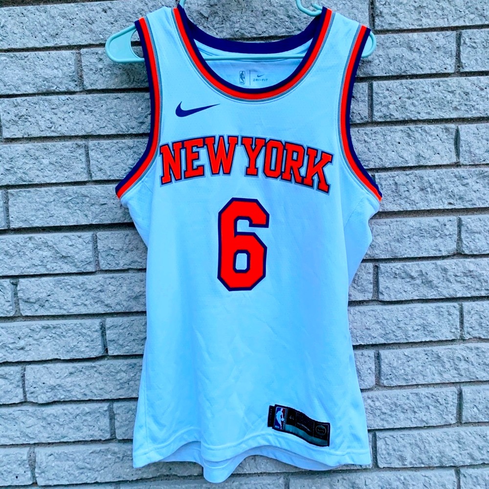 Kristaps porzingiz Knicks!!!